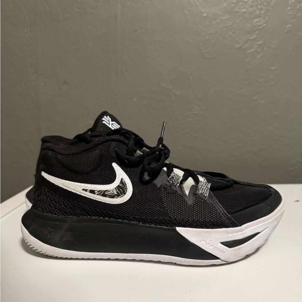 Nike Black Sneakers with Breathable Mesh and Cushioned Midsole